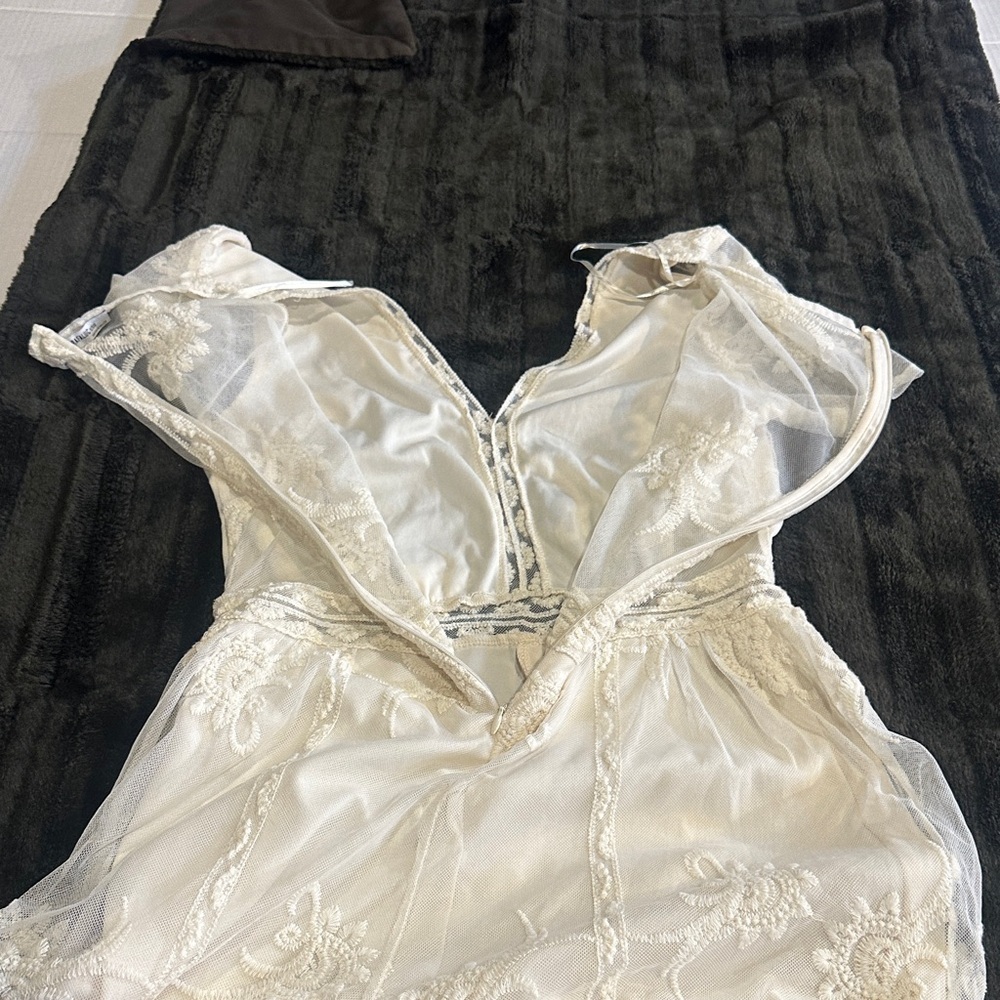 Zara Trafaluc dainty shorts & top jumper with lace & embroidery zipper in back - Picture 8 of 8